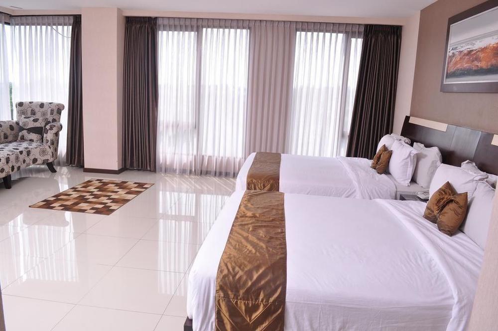 Scarlet Dago Hotel Бандунг Екстериор снимка