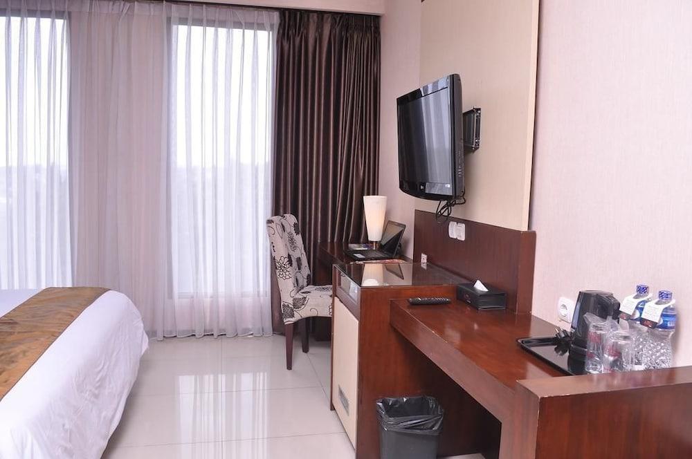 Scarlet Dago Hotel Бандунг Екстериор снимка