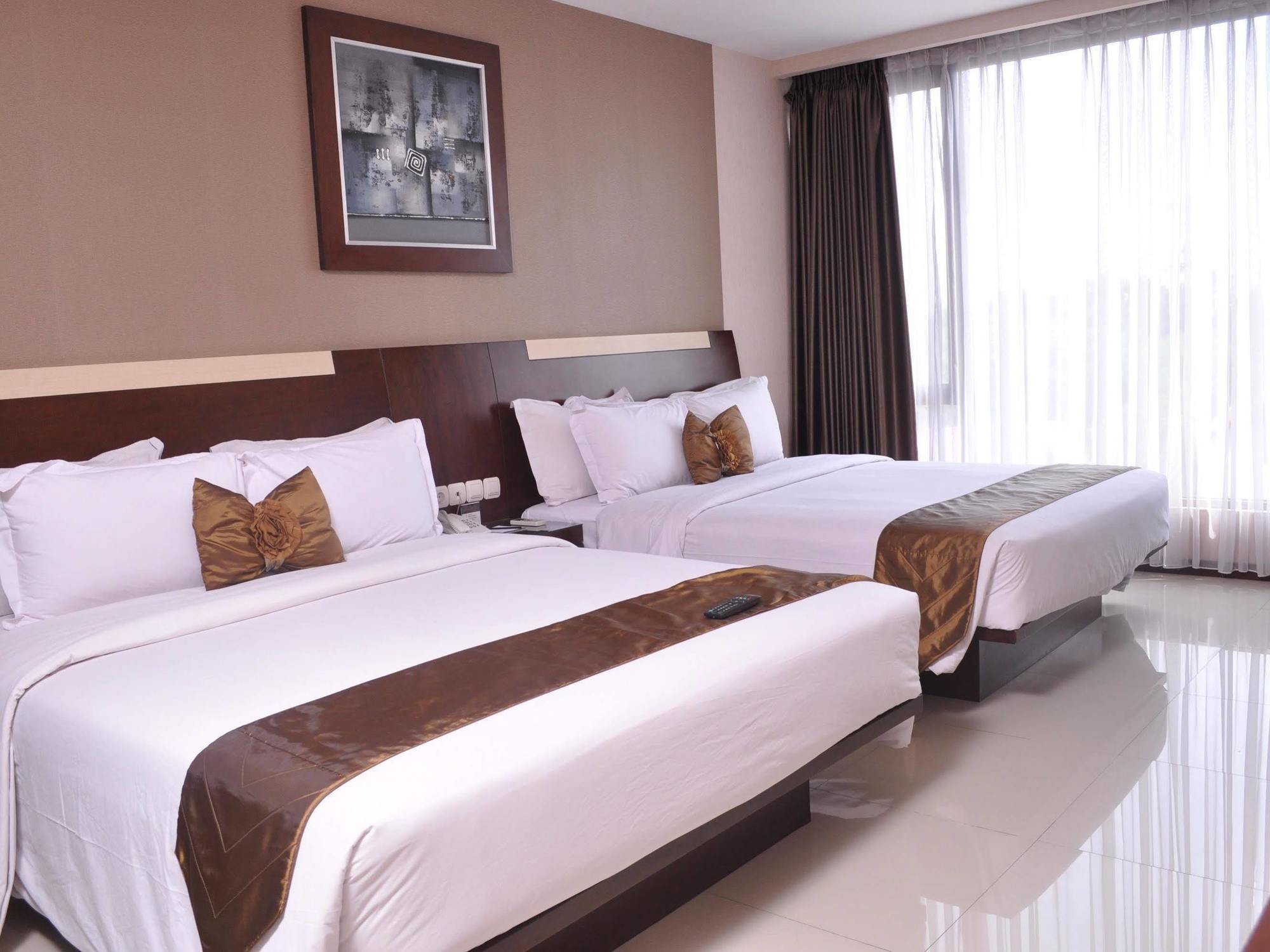 Scarlet Dago Hotel Бандунг Екстериор снимка