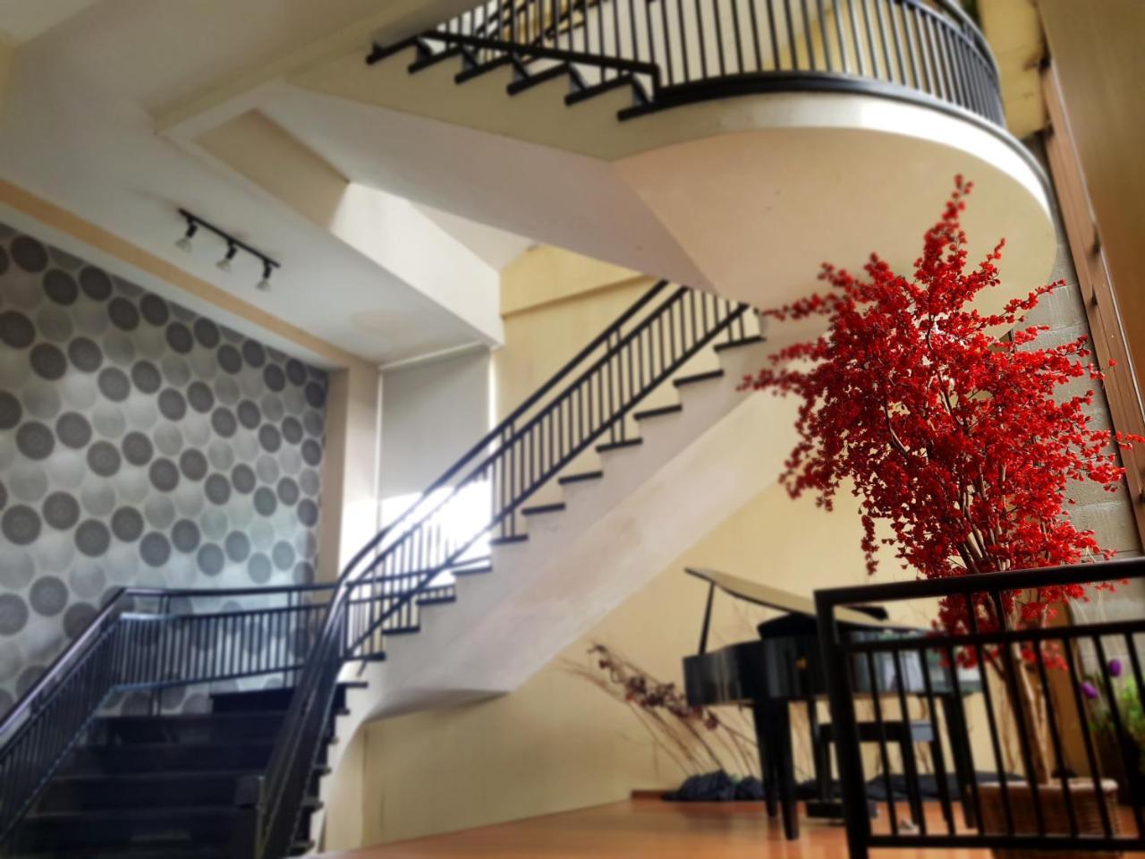 Scarlet Dago Hotel Бандунг Екстериор снимка