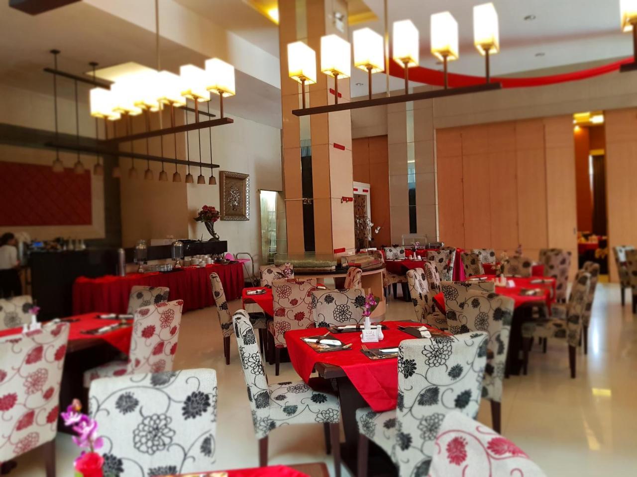 Scarlet Dago Hotel Бандунг Екстериор снимка