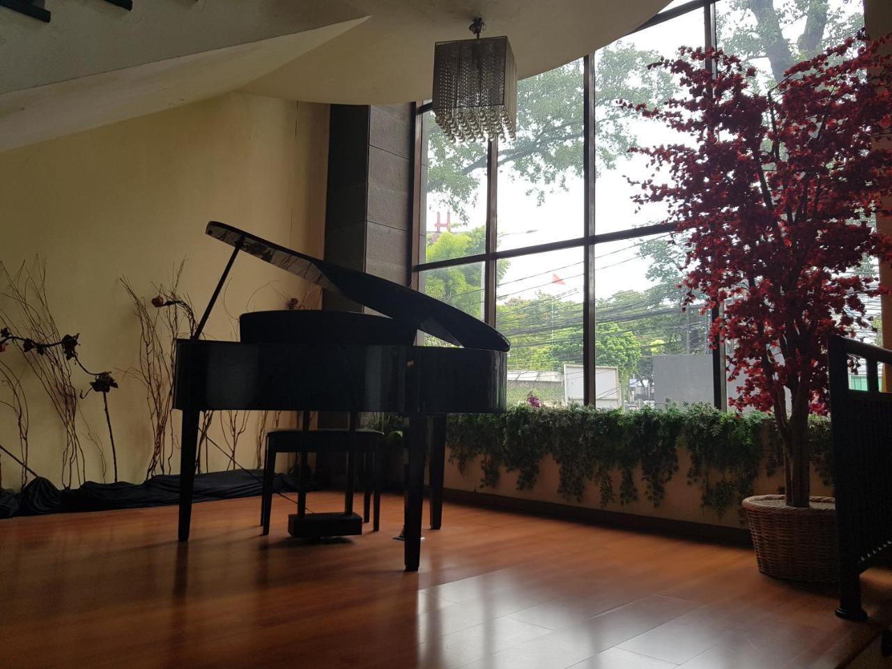 Scarlet Dago Hotel Бандунг Екстериор снимка