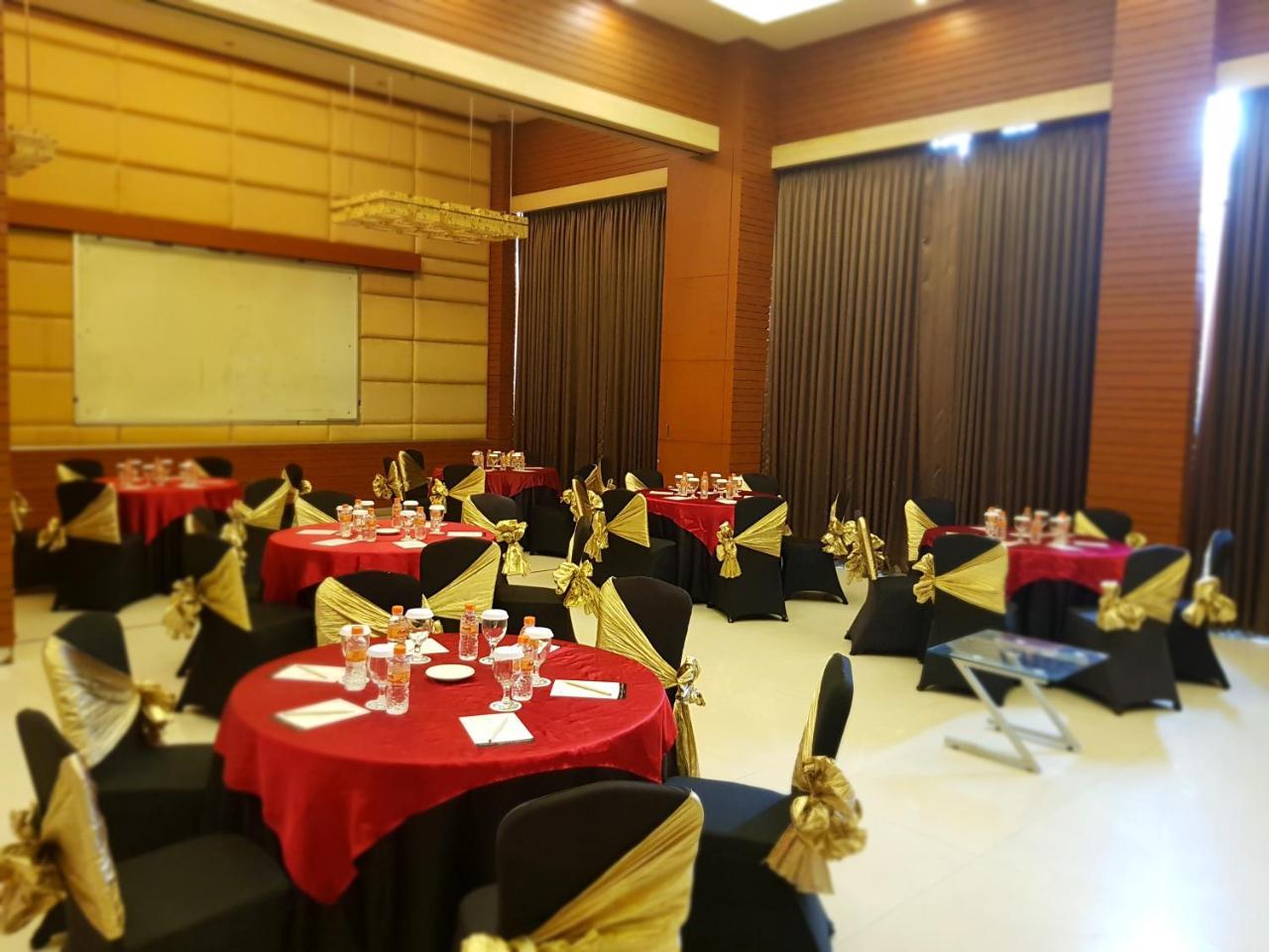 Scarlet Dago Hotel Бандунг Екстериор снимка