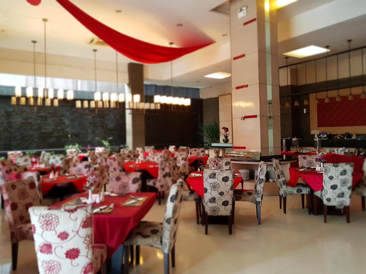 Scarlet Dago Hotel Бандунг Екстериор снимка