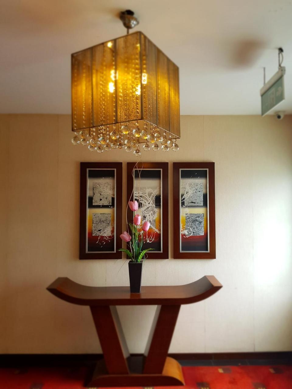 Scarlet Dago Hotel Бандунг Екстериор снимка