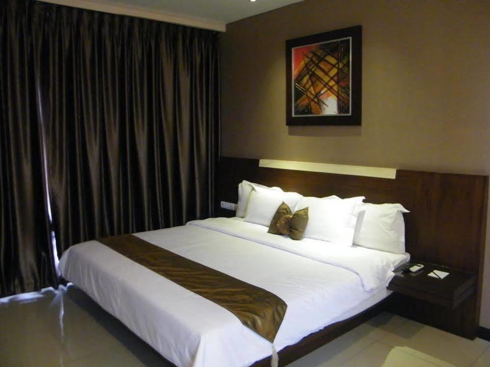Scarlet Dago Hotel Бандунг Екстериор снимка