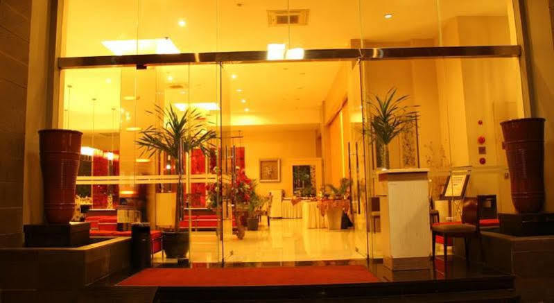 Scarlet Dago Hotel Бандунг Екстериор снимка