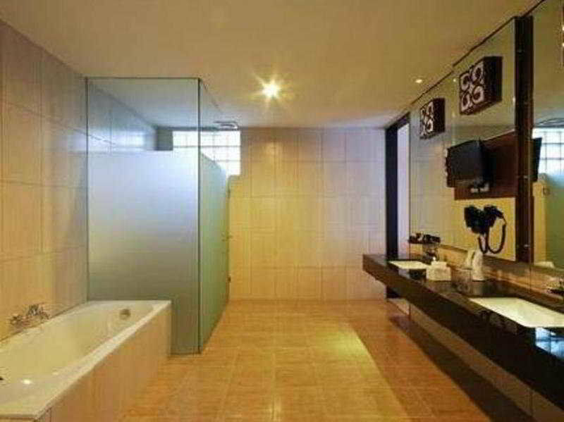 Scarlet Dago Hotel Бандунг Екстериор снимка
